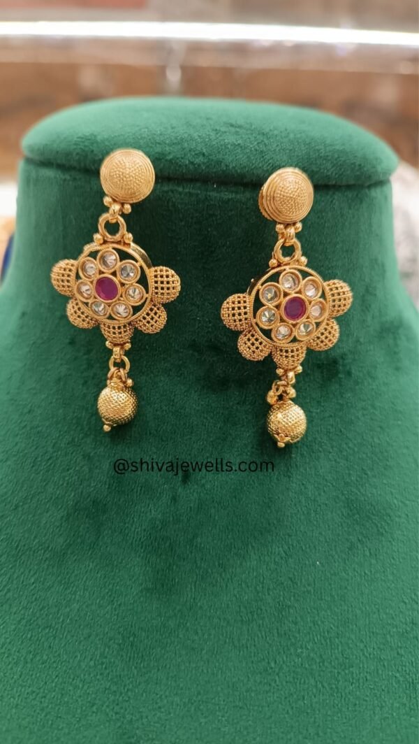Elegance in Emerald Earrings - Image 3