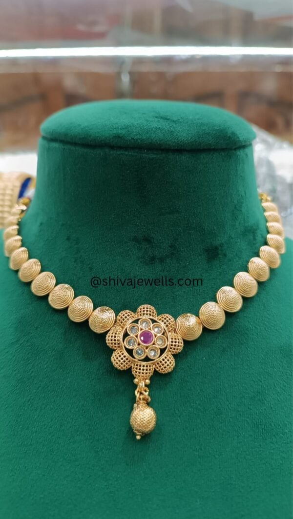 Elegance in Emerald Earrings - Image 2