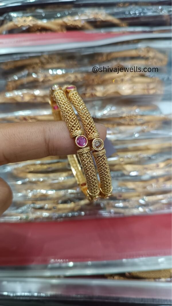 Style Textured Bangle (Set of 2)