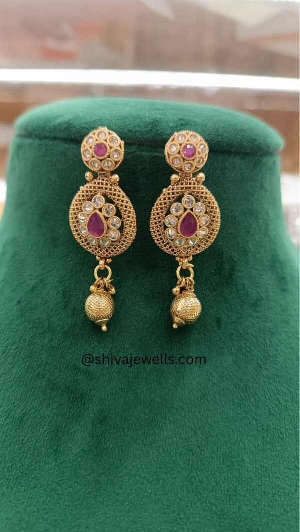 Short Necklace - Image 3